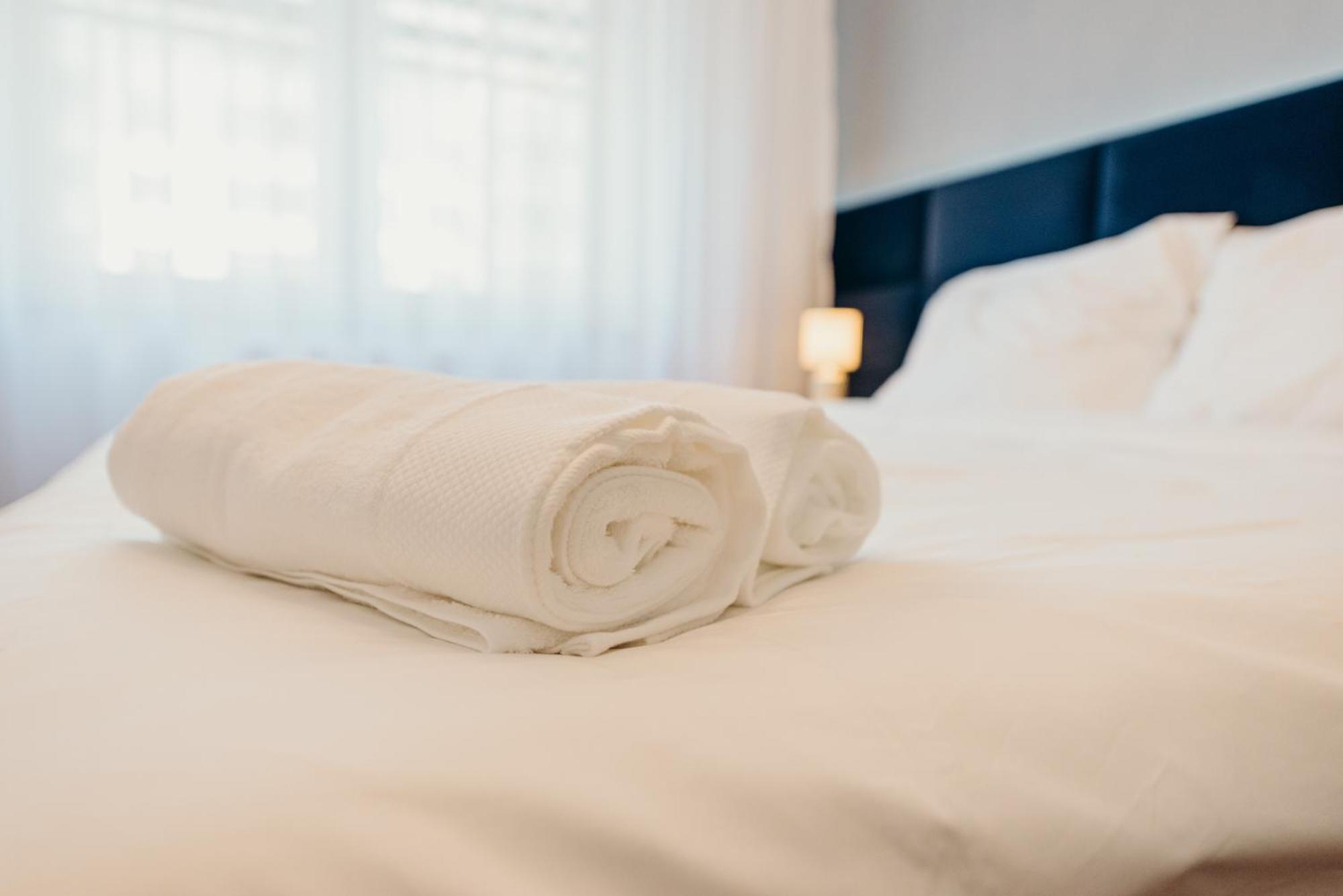 3 Bedrooms Premium Bella Blue For 8 Guests With Ac And Free Out Side Parking เชชูฟ ภายนอก รูปภาพ